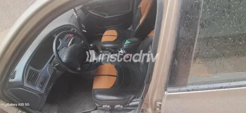 Hyundai Elantra 2001 Mocha Used for Sale - 4