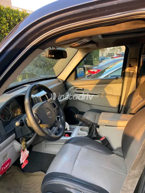 Jeep Cherokee 2008 White Used for Sale - 9