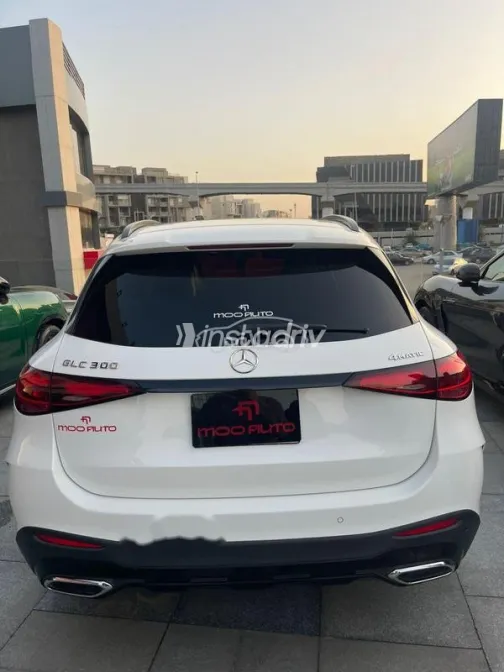 Mercedes GLC 300 2023 White Used for Sale - 9