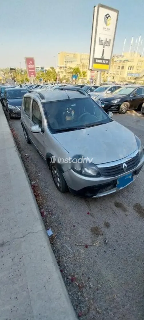 رينو سانديرو  ( ستيب  واى ) 2014 فضي مستعملة للبيع - 1