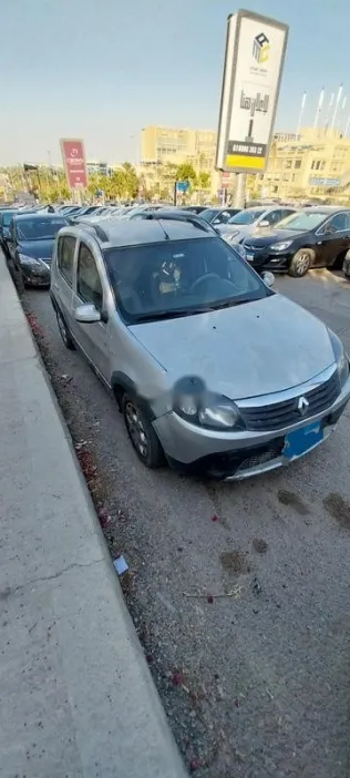 رينو سانديرو  ( ستيب  واى ) 2014 فضي مستعملة للبيع