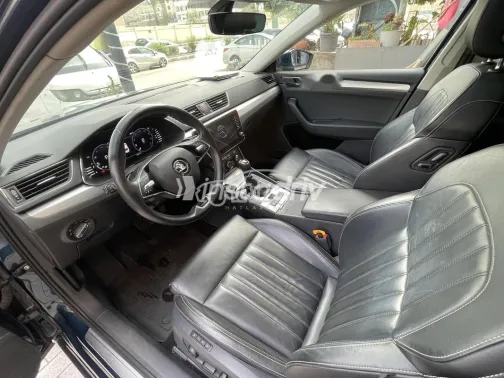 سكودا سوبيرب 2022 أزرق غامق مستعملة للبيع - 2