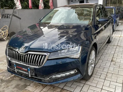 سكودا سوبيرب 2022 أزرق غامق مستعملة للبيع - 3