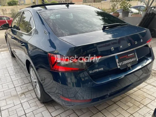 سكودا سوبيرب 2022 أزرق غامق مستعملة للبيع - 5