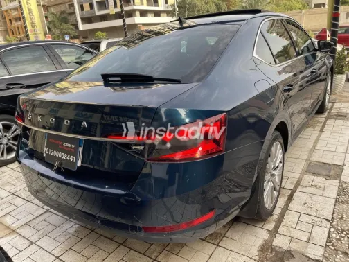 سكودا سوبيرب 2022 أزرق غامق مستعملة للبيع - 7