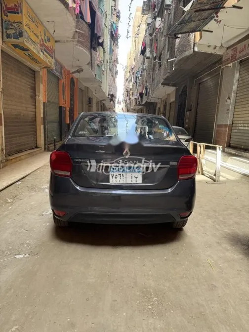 رينو لوجان 2018 أبيض مستعملة للبيع - 2