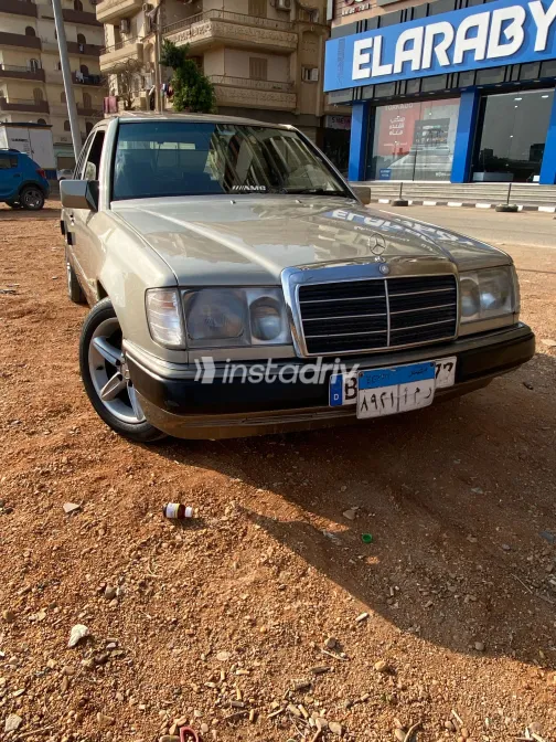 مرسيدس E 200 1990 أبيض مستعملة للبيع - 9