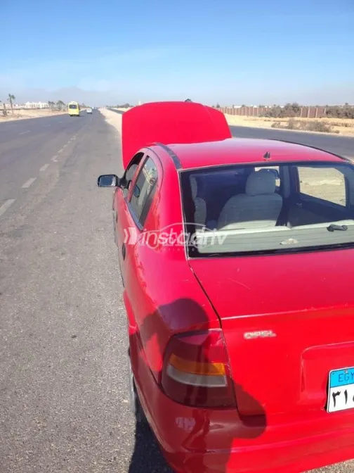 اوبل أسترا 2000 أحمر مستعملة للبيع - 4