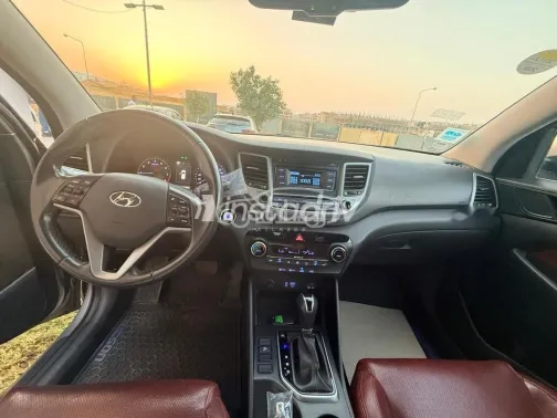 Hyundai Tucson GDI 2018 Gold Used for Sale - 4