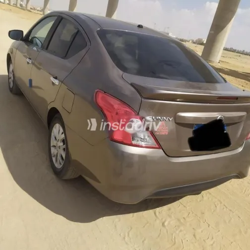 نيسان صنى 2022 أبيض مستعملة للبيع - 2