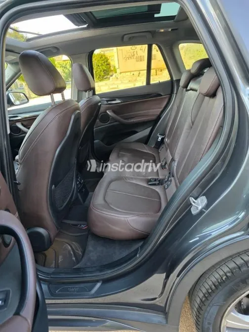 بي ام دبليو X1 2020 بني مستعملة للبيع - 4