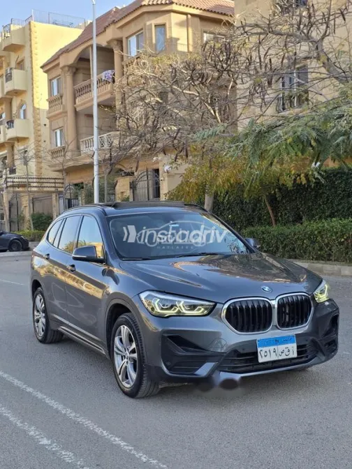 بي ام دبليو X1 2020 بني مستعملة للبيع - 7
