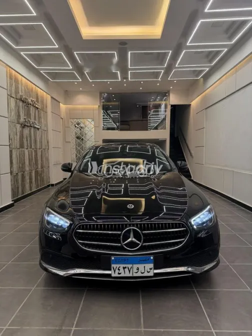 مرسيدس E 200 2022 أسود مستعملة للبيع - 1