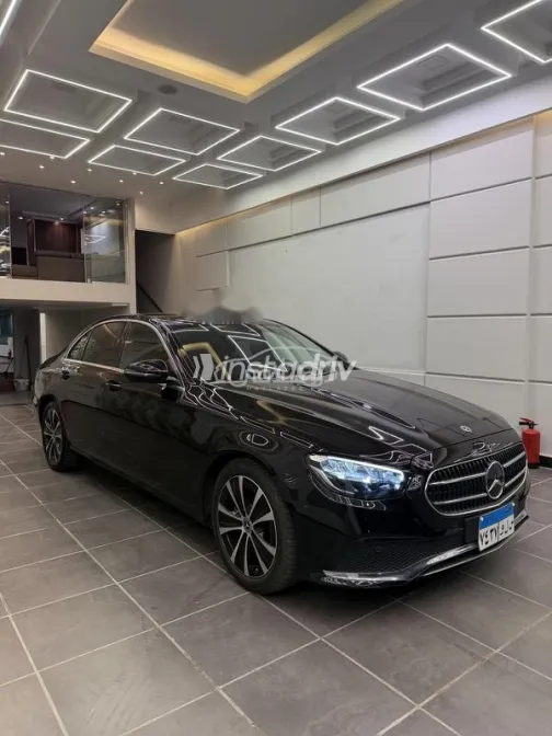 مرسيدس E 200 2022 أسود مستعملة للبيع - 3