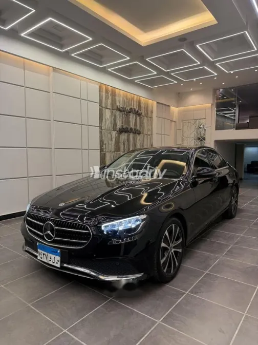 مرسيدس E 200 2022 أسود مستعملة للبيع - 4