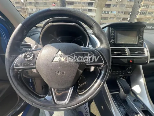 ميتسوبيشي اكليبس كروس 2018 أزرق غامق مستعملة للبيع - 10
