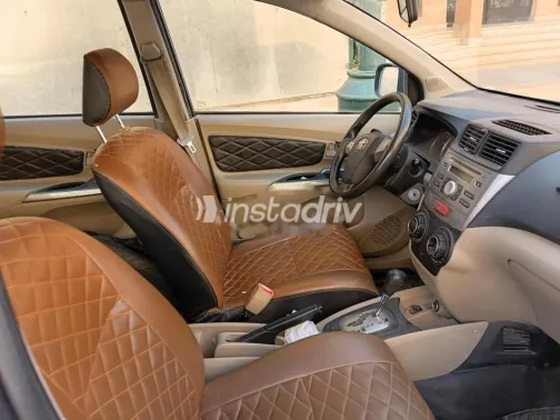 تويوتا افانزا 2013 رمادي غامق مستعملة للبيع - 3