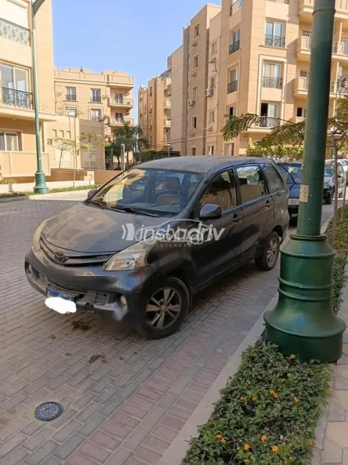 تويوتا افانزا 2013 رمادي غامق مستعملة للبيع - 6