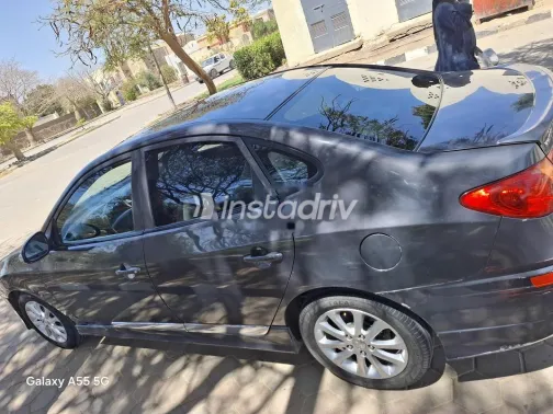 Hyundai Elantra HD 2019 White Used for Sale - 1