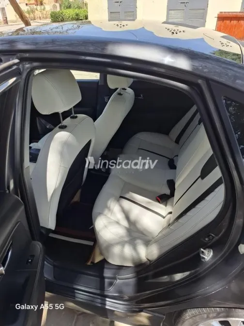 Hyundai Elantra HD 2019 White Used for Sale - 3