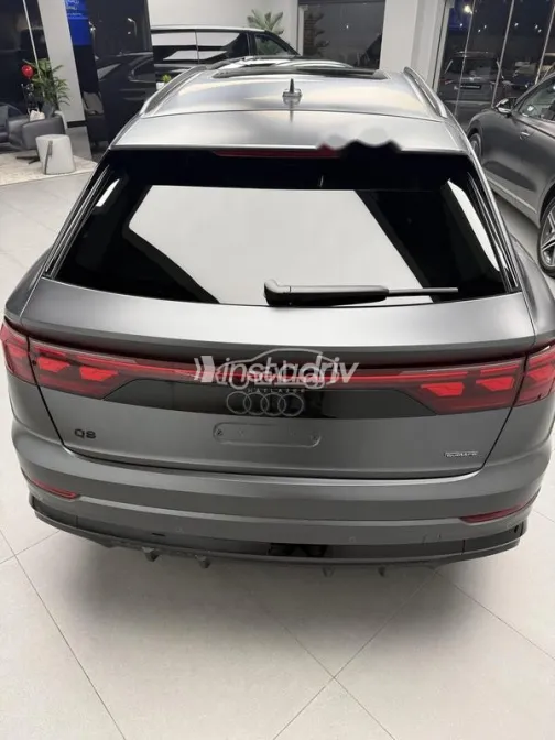 اودي Q8 2025 رمادي مستعملة للبيع - 4