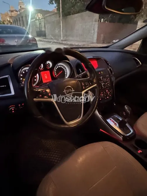Opel Astra 2015 Dark Red Used for Sale - 6