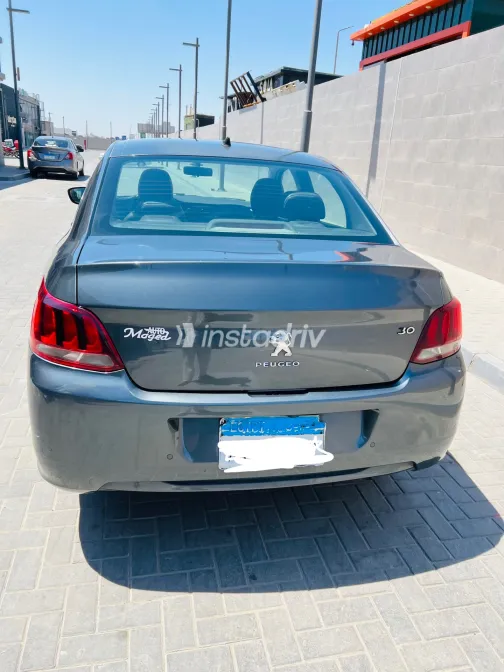 بيجو 301 2018 أبيض مستعملة للبيع - 2