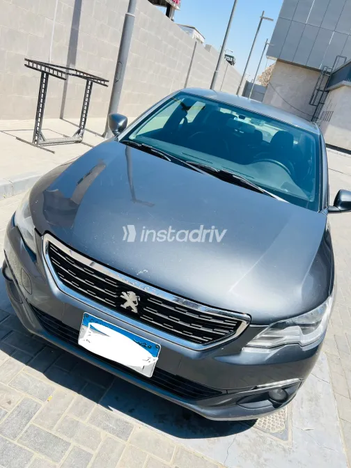 بيجو 301 2018 أبيض مستعملة للبيع - 3
