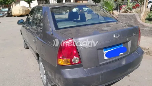 هيونداي فيرنا 2015 أبيض مستعملة للبيع - 2