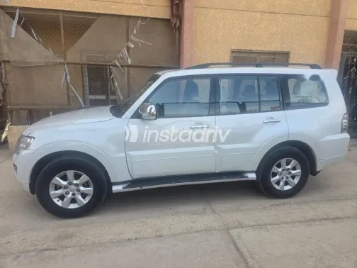 Mitsubishi Pajero 2017 White Used for Sale - 3