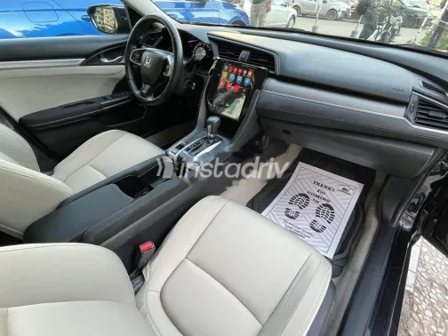 Honda Civic 2017 White Used for Sale - 2