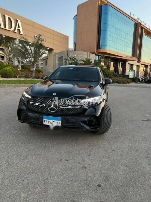 مرسيدس GLC 300 2024 أسود مستعملة للبيع - 3