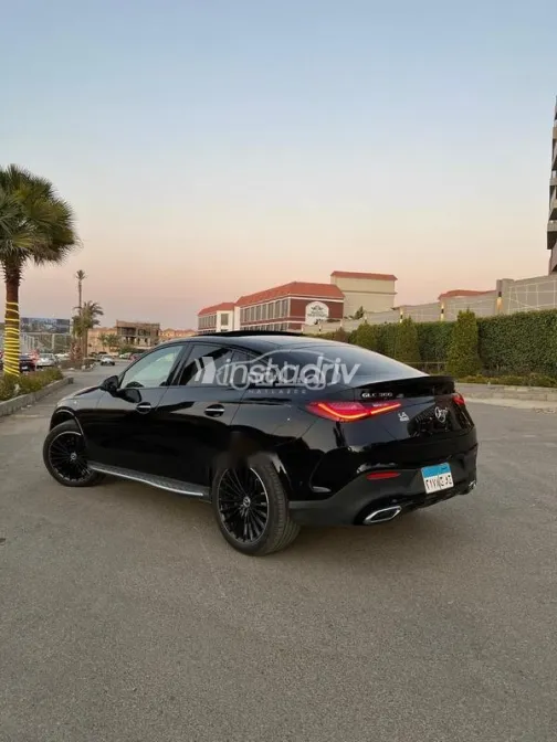 مرسيدس GLC 300 2024 أسود مستعملة للبيع - 4