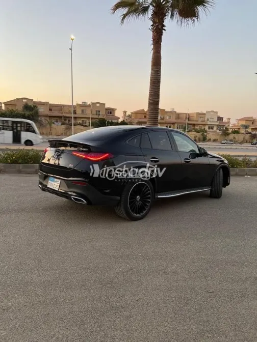 مرسيدس GLC 300 2024 أسود مستعملة للبيع - 6