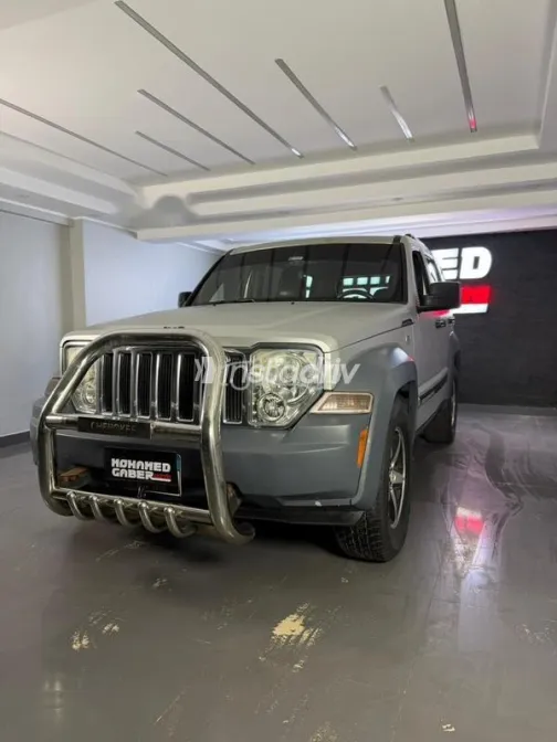 Jeep Cherokee 2011 Silver Used for Sale - 2