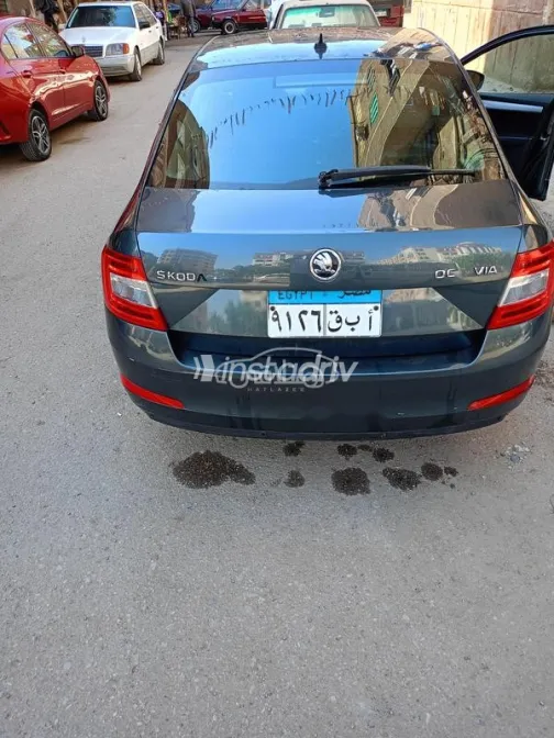 سكودا اوكتافيا A7 2015 رمادي غامق مستعملة للبيع - 5