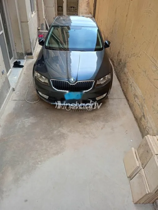 سكودا اوكتافيا A7 2015 رمادي غامق مستعملة للبيع - 6