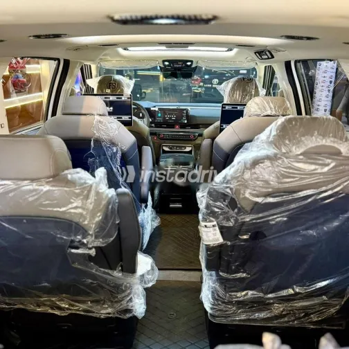 كيا كارنفال 2025 أبيض مستعملة للبيع - 4