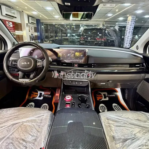 كيا كارنفال 2025 أبيض مستعملة للبيع - 6