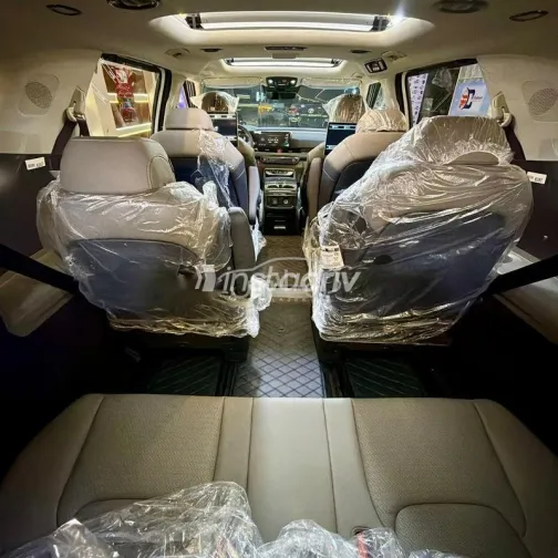 كيا كارنفال 2025 أبيض مستعملة للبيع - 10