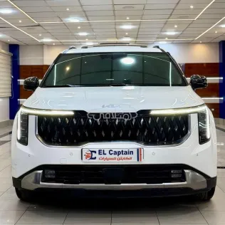 كيا كارنفال 2025 أبيض مستعملة للبيع