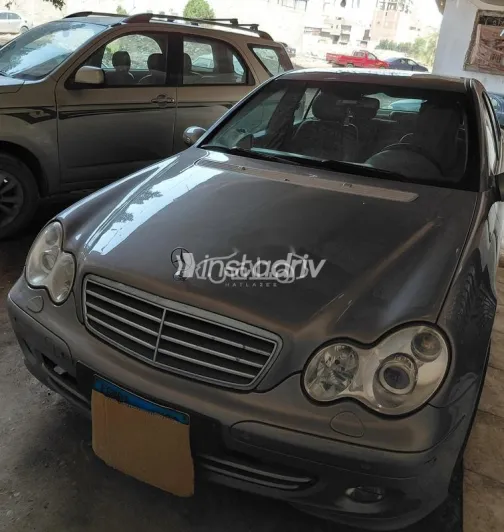Mercedes C 180 2006 Gold Used for Sale - 1