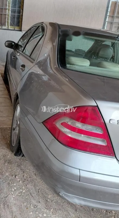 Mercedes C 180 2006 Gold Used for Sale - 3