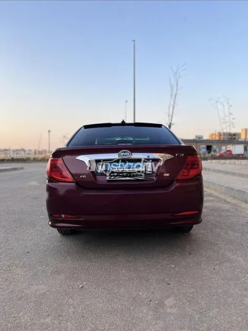بى واى دى‬ F3 2019 أحمر غامق مستعملة للبيع - 3