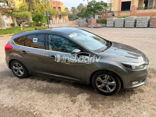 Ford Focus 2017 White Used for Sale - 1