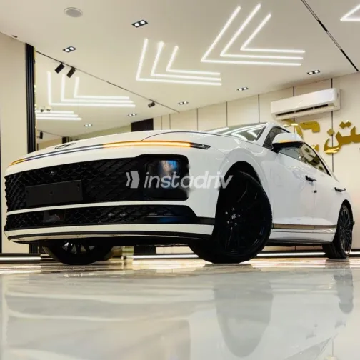 Hyundai Azera 2023 White Used for Sale - 8