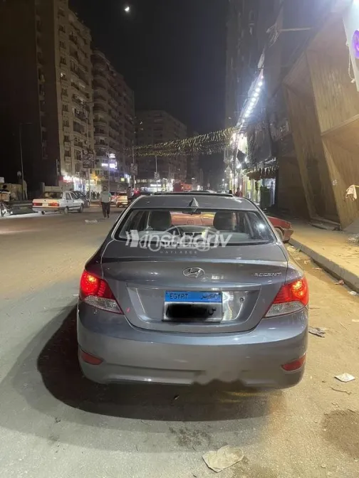 هيونداي اكسنت RB 2015 رمادي غامق مستعملة للبيع - 2