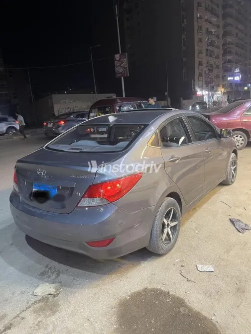 هيونداي اكسنت RB 2015 رمادي غامق مستعملة للبيع - 4