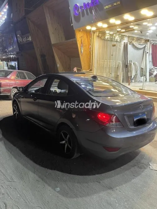 هيونداي اكسنت RB 2015 رمادي غامق مستعملة للبيع - 5