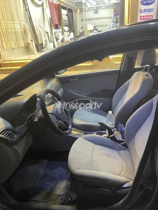 هيونداي اكسنت RB 2015 رمادي غامق مستعملة للبيع - 6